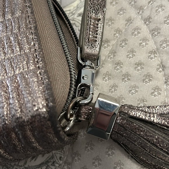 Clutch - Picture 4 of 4